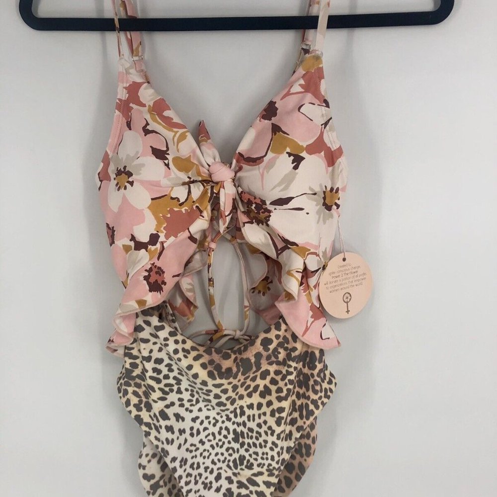 Cream and Pink One Piece Swimsuit with Elegant Design